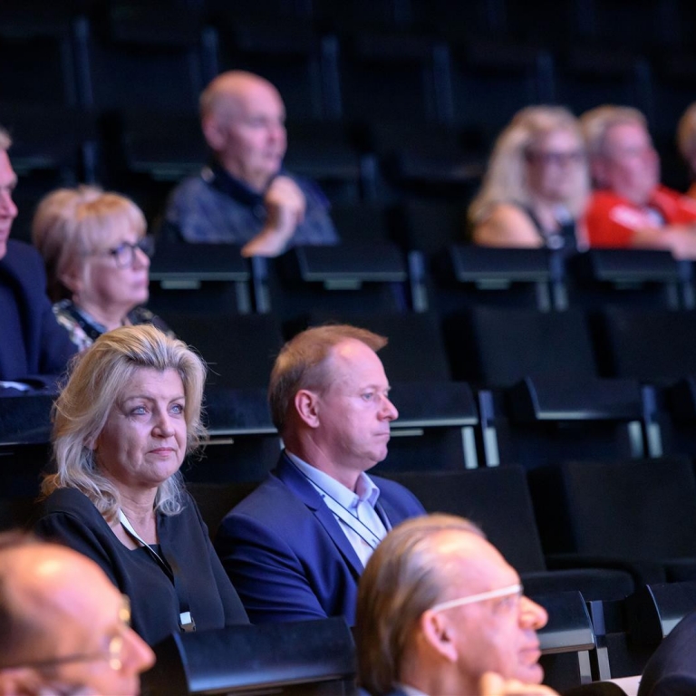 Otwarcie konferencji i I sesja plenarna: Nowe klocki czy nowy obrazek cyfrowego państwa?