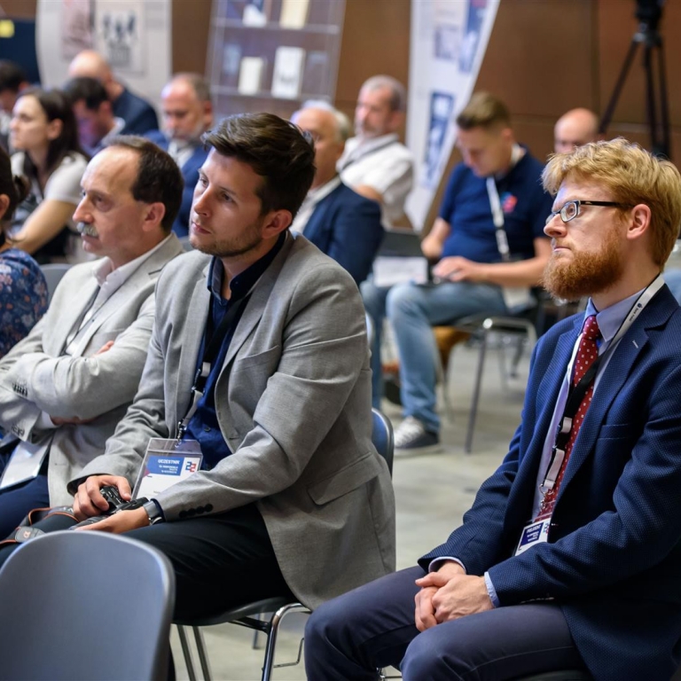 Debata samo(rządowa): Niedaleka przyszłość samorządowej informatyki: rewolucja w e-usługach czy cyfryzacja bałaganu?