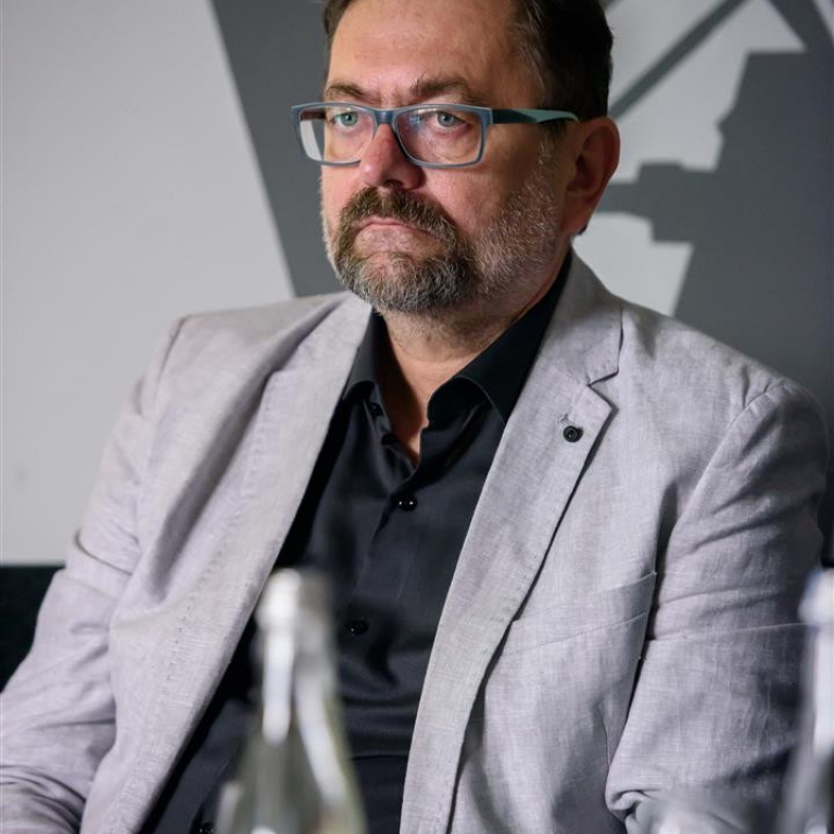 Blok XIII: Informatyk w urzędzie  – profesjonalista czy złota rączka?
